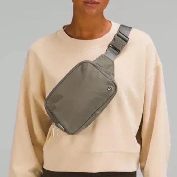 NWT LULULEMON EVERYWHERE BELT BAG - Picture 9 of 15